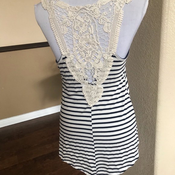 Pre-used Free 💋Kisses Top Striped - Picture 3 of 5